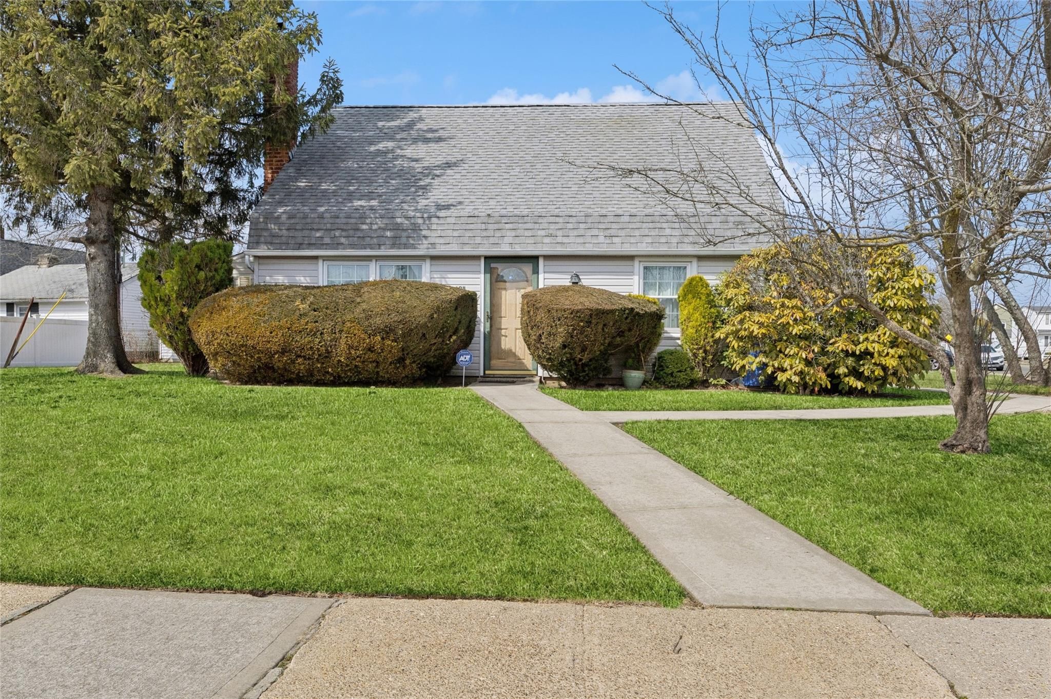 Exterior, Facade, Cape Cod