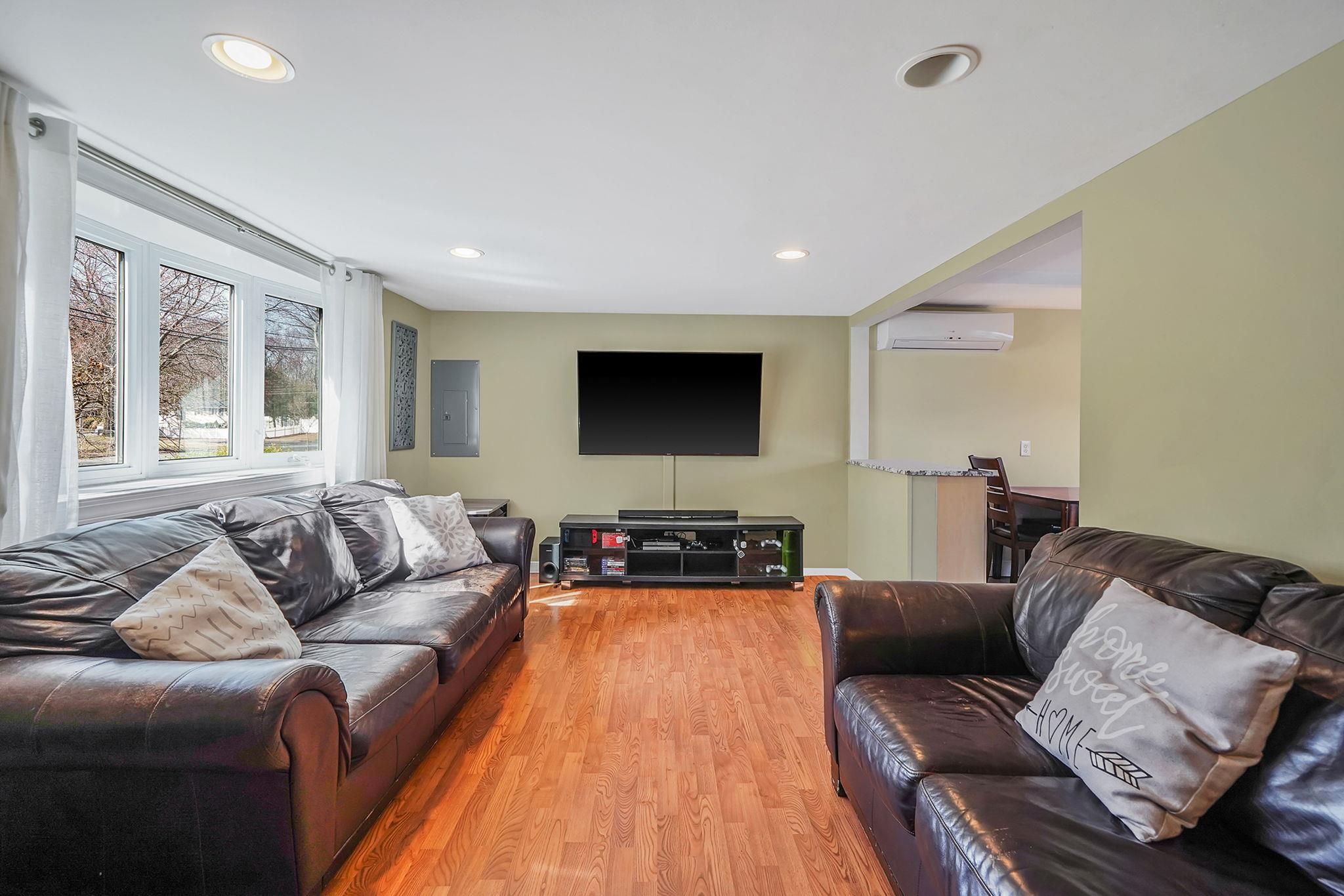 Interior, Living room, Recessed Lighting, Wood Texture Flooring