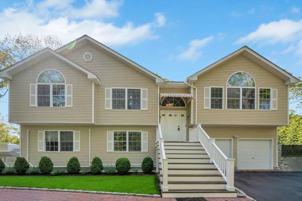 Attached, Exterior, Facade, Rowhouse