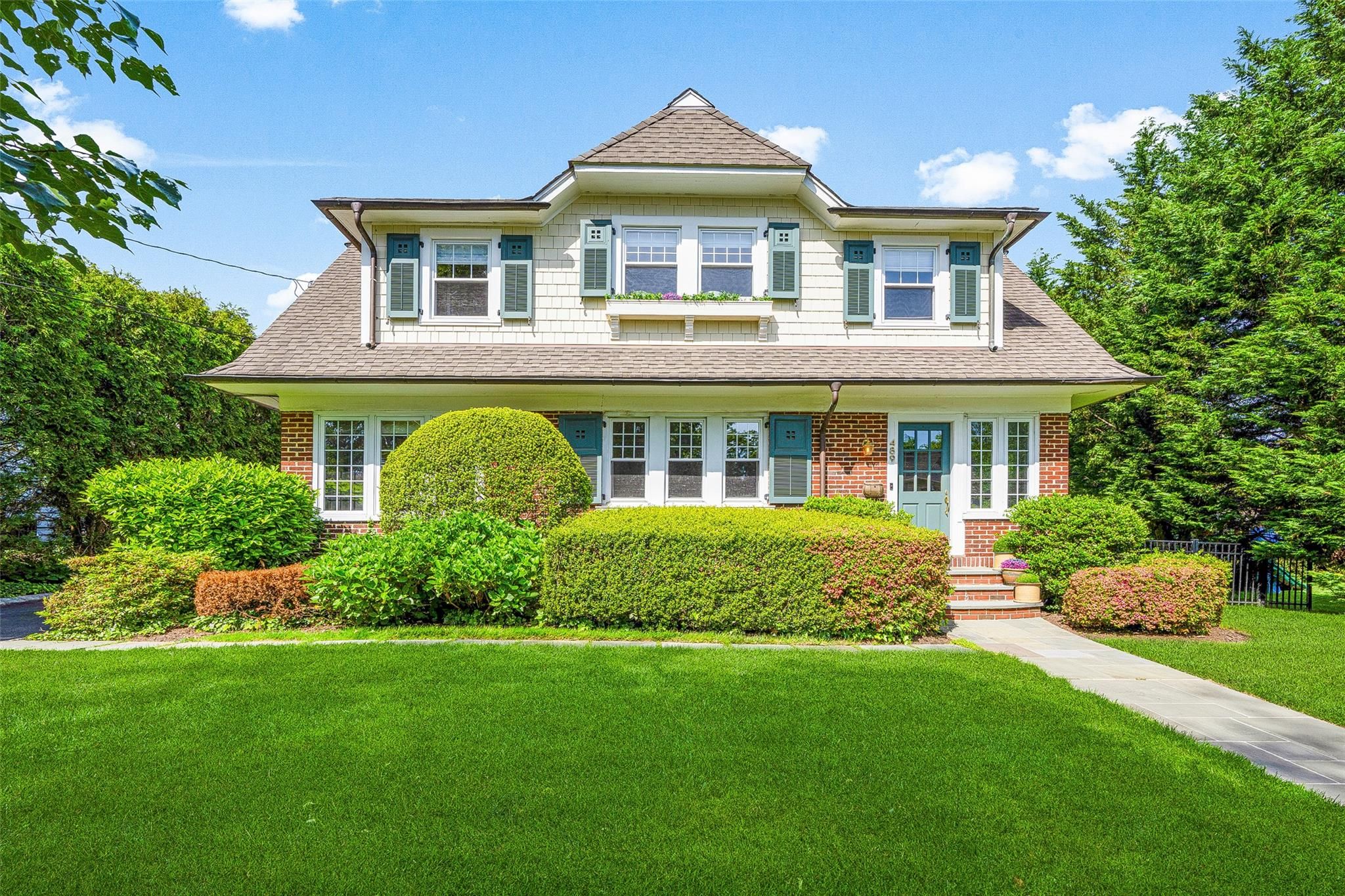 Exterior, Facade, Brick Facade, Queen Anne Victorian