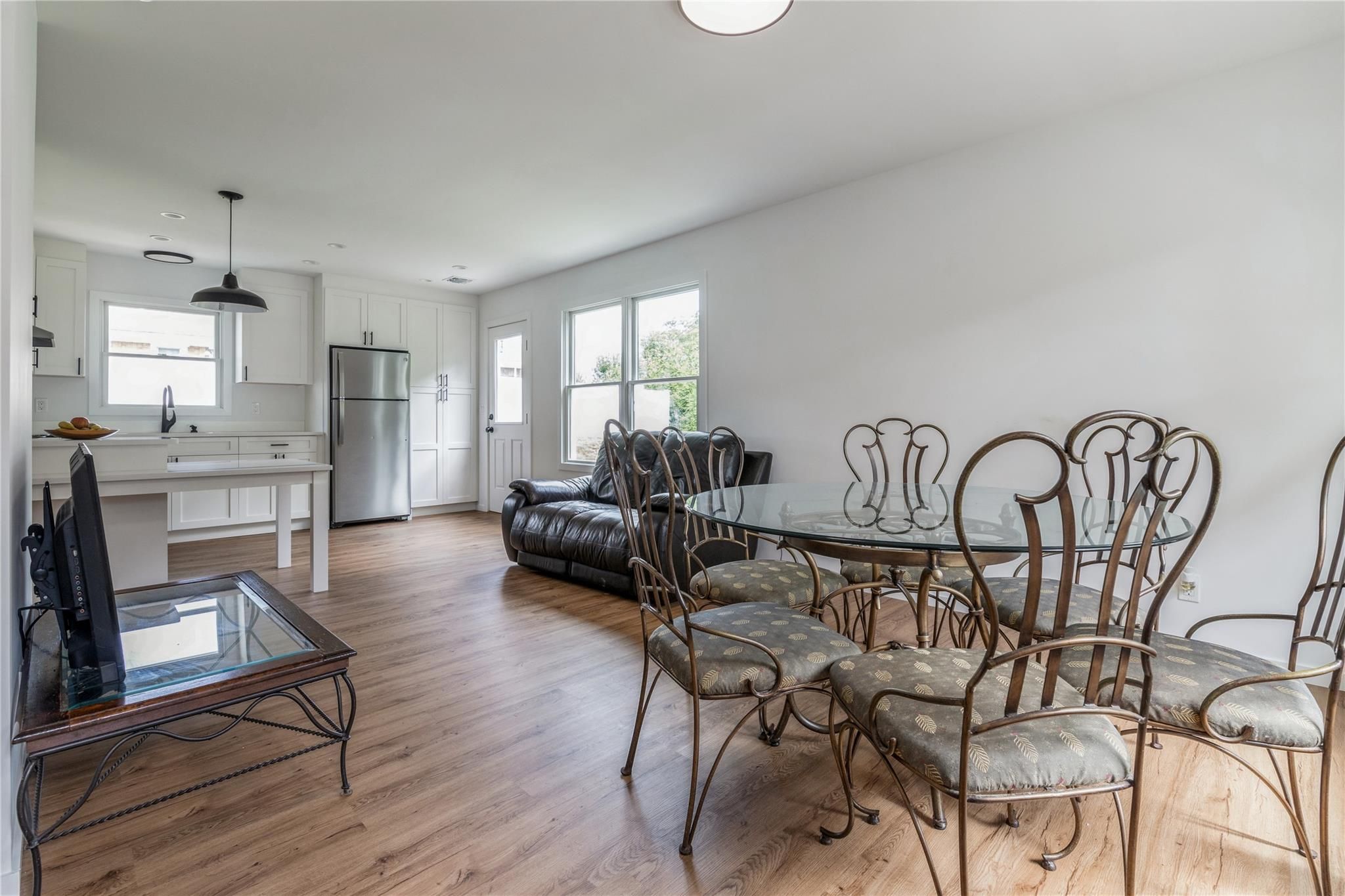Dining room, Interior, Kitchen, Pendant Lights, Recessed Lighting, Wood Texture Flooring
