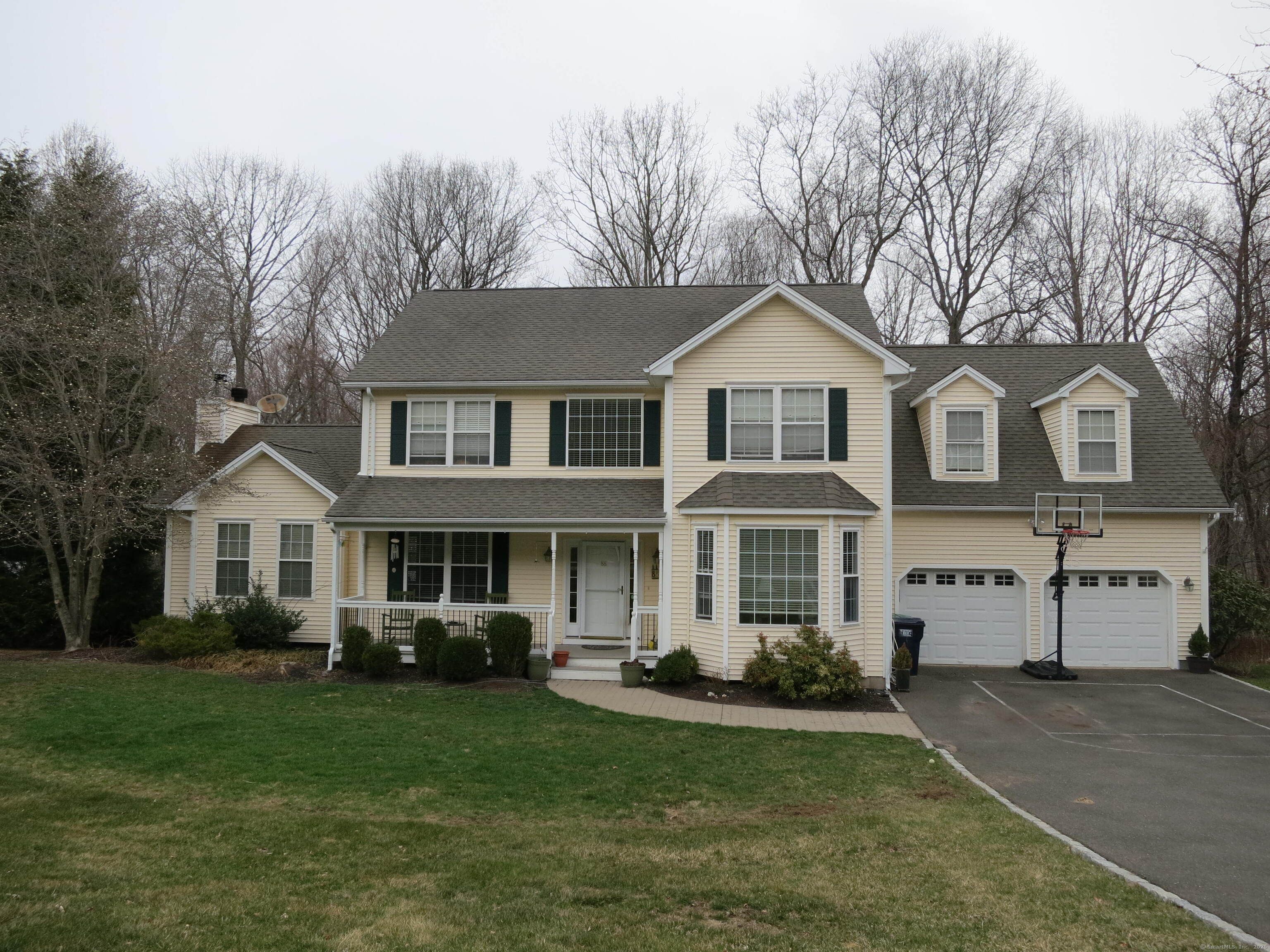 Attached, Exterior, Facade, Split Level