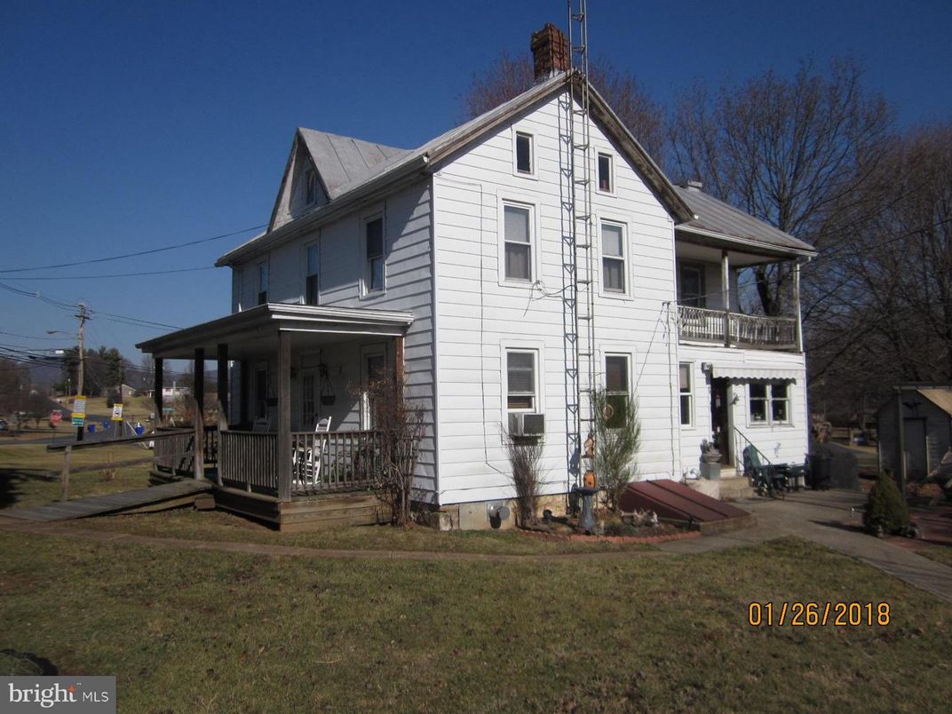 Backyard, Exterior, Facade, Farmhouse