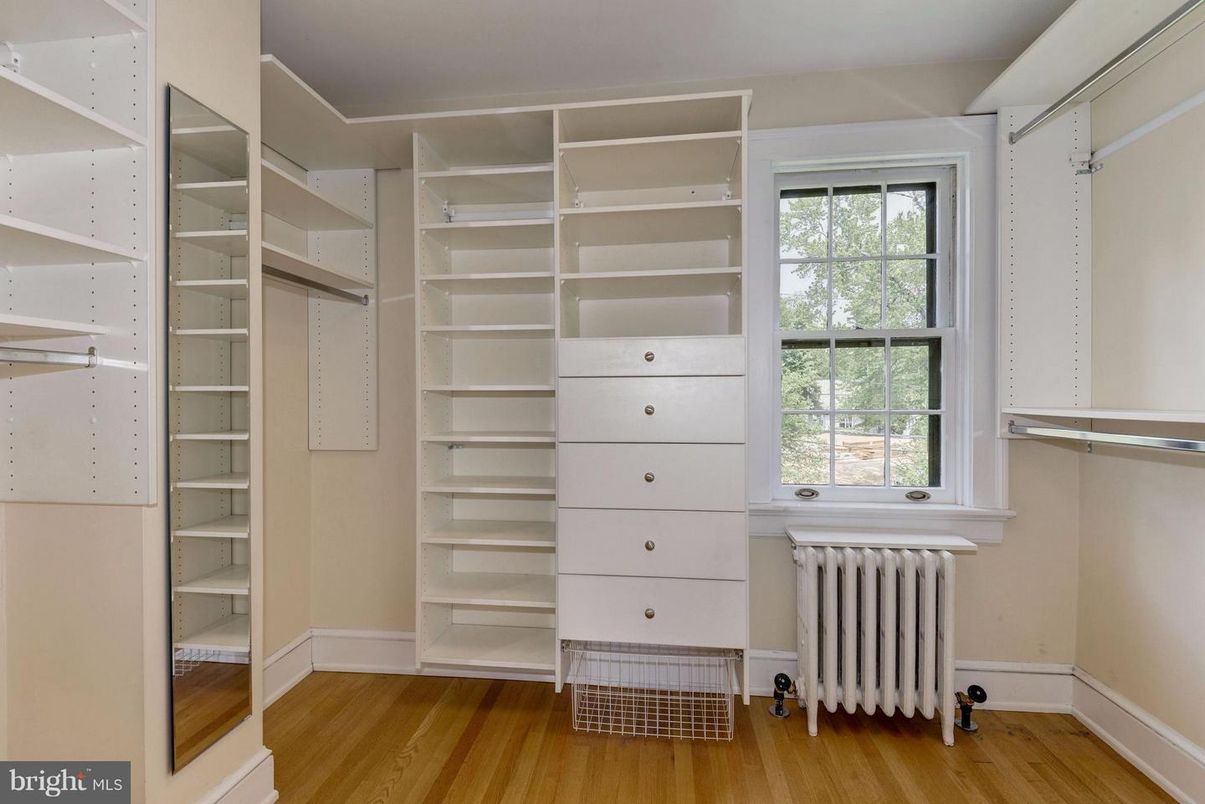 Interior, Walk-in Closets, Wood Texture Flooring