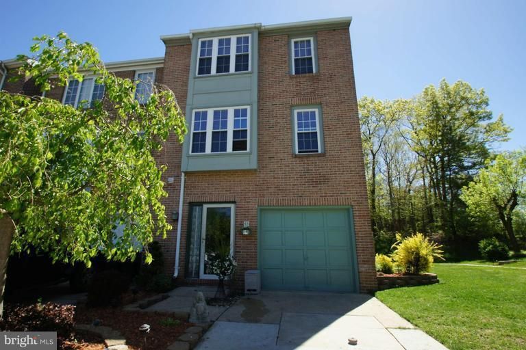 Attached, Exterior, Facade, Brick Facade, Rowhouse