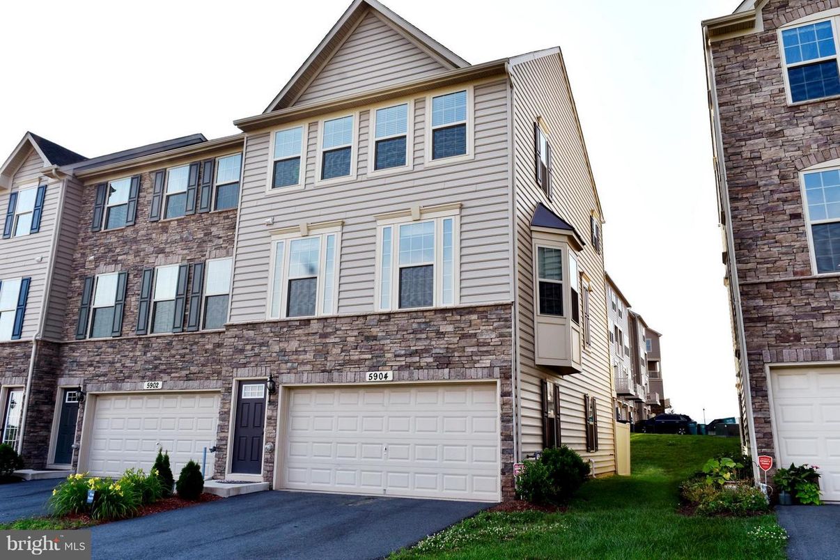 Attached, Exterior, Facade, Brick Facade, Rowhouse