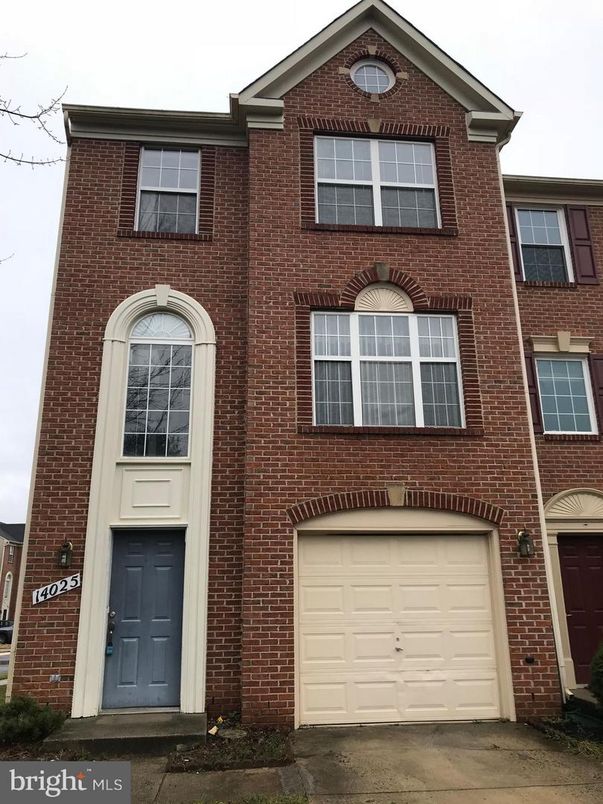 Attached, Exterior, Facade, Brick Facade, Rowhouse