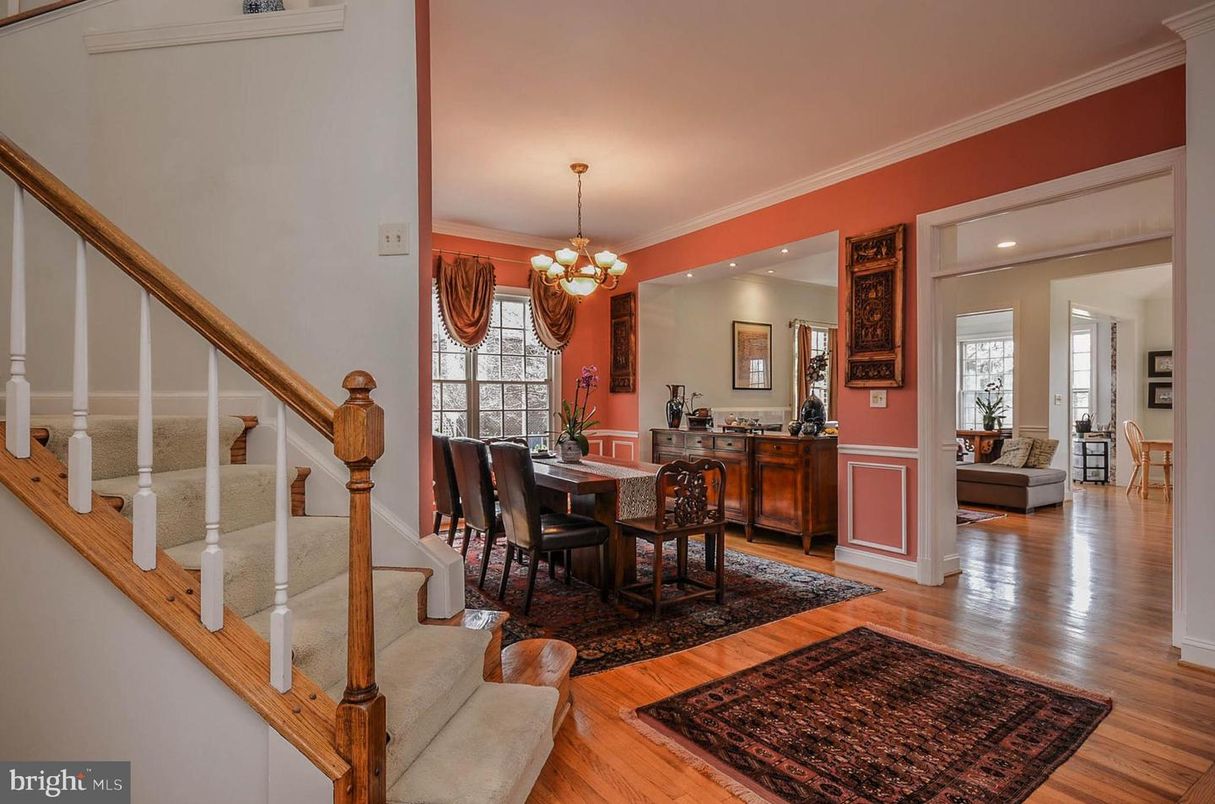 Chandelier, Dining room, Interior, Recessed Lighting, Wood Texture Flooring
