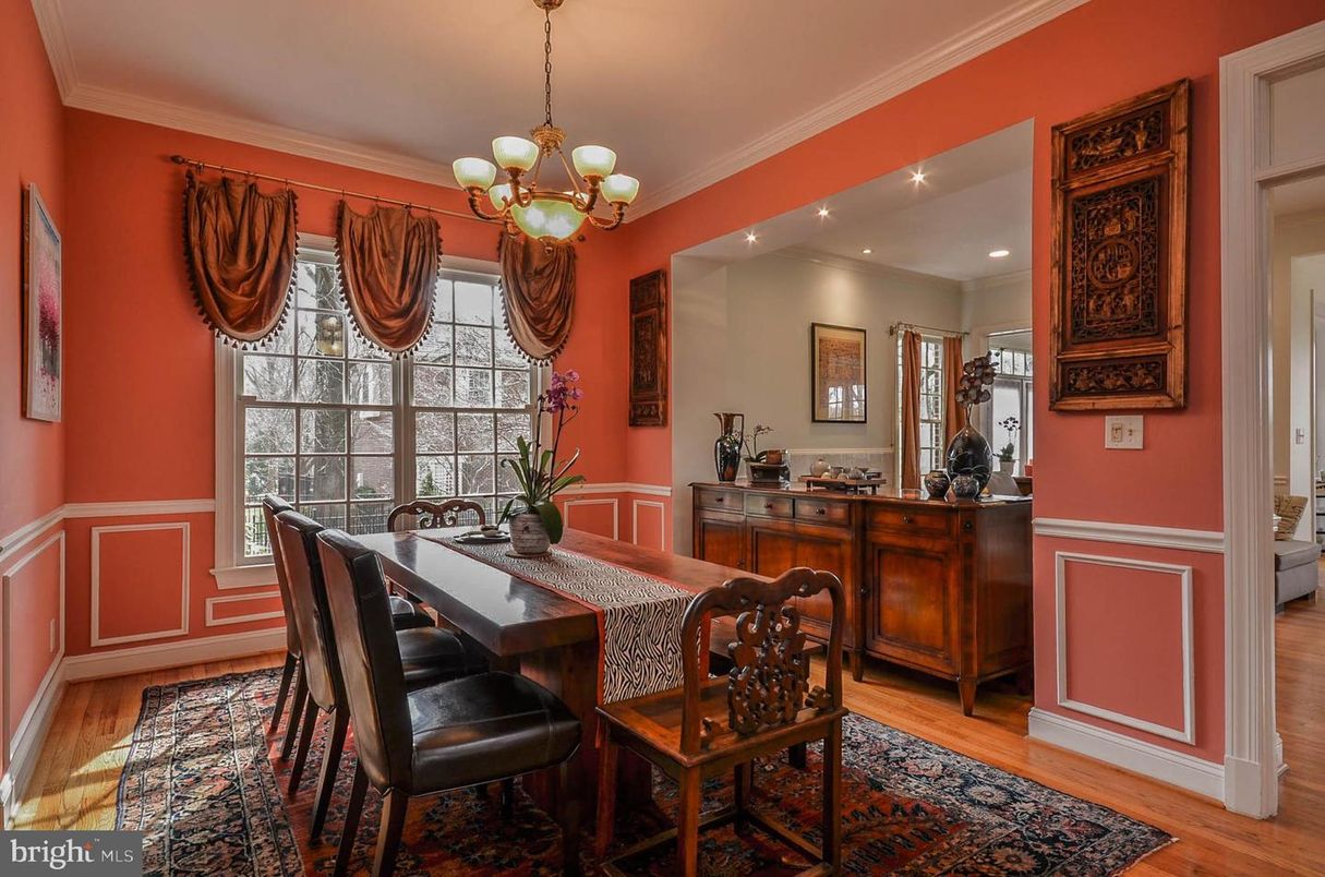 Chandelier, Dining room, Interior, Recessed Lighting, Wood Texture Flooring