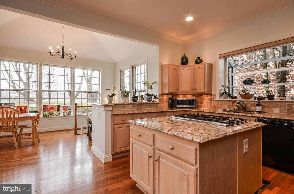 Chandelier, Dining room, Interior, Kitchen, Recessed Lighting, Wood Texture Flooring