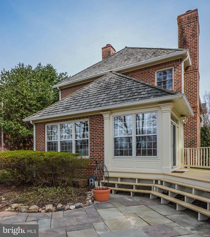 Exterior, Facade, Brick Facade, American Foursquare