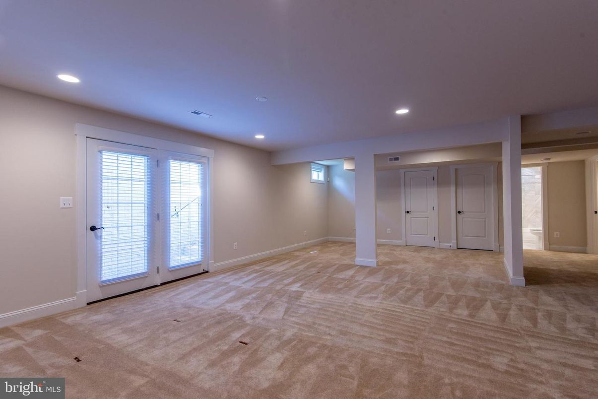 Empty room, Interior, Recessed Lighting