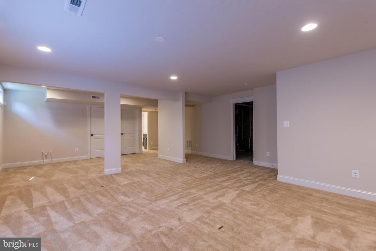 Empty room, Interior, Recessed Lighting
