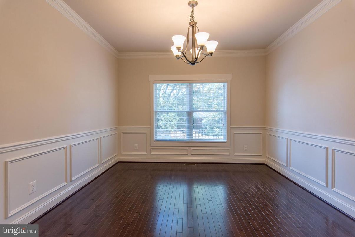 Chandelier, Empty room, Interior, Wood Texture Flooring