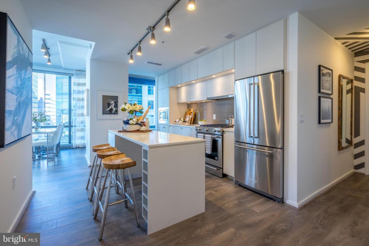 Dining room, Interior, Kitchen, Stainless Steel Appliances, Wood Texture Flooring
