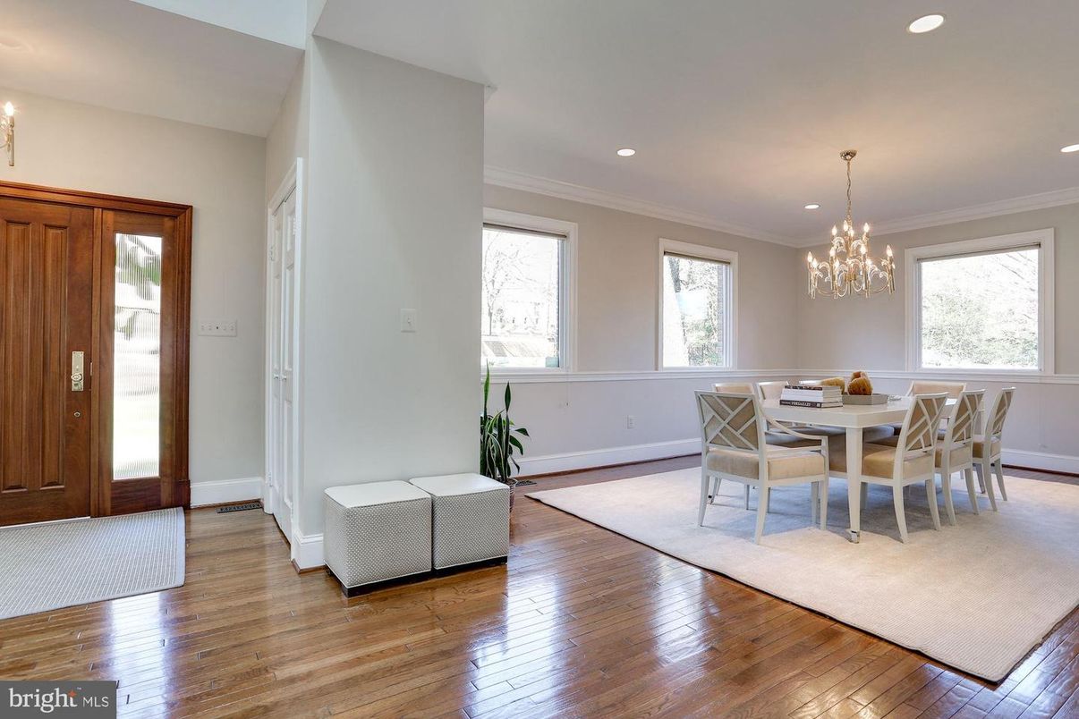 Chandelier, Dining room, Interior, Recessed Lighting, Wood Texture Flooring