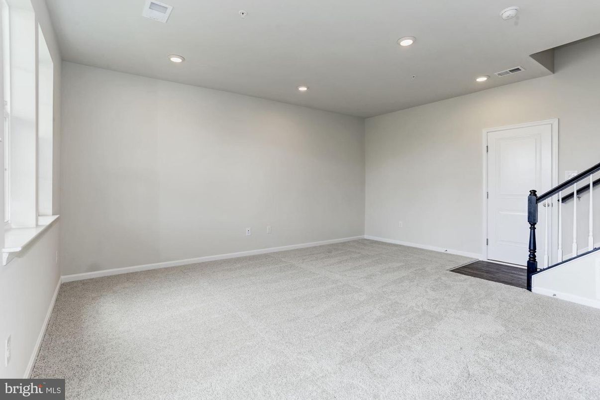 Empty room, Interior, Recessed Lighting