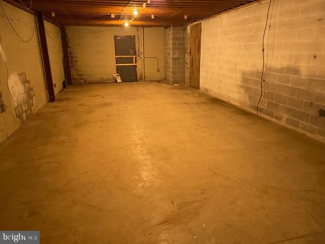 Empty room, Interior, Stone Walls, Wooden Beams