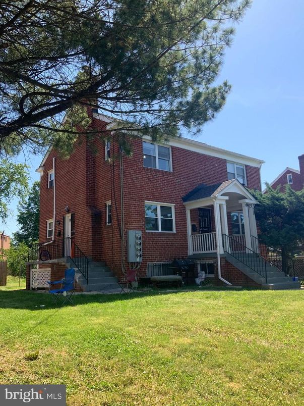 Backyard, Exterior, Facade, Brick Facade, Georgian