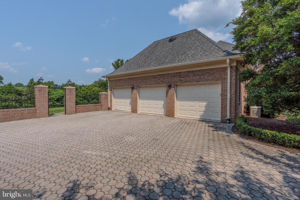 Detached Garage, Exterior