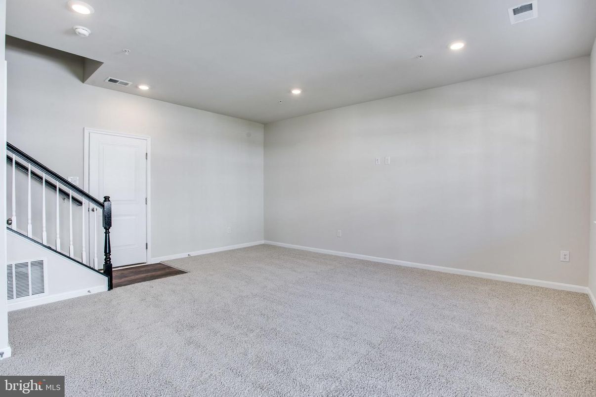 Empty room, Interior, Recessed Lighting