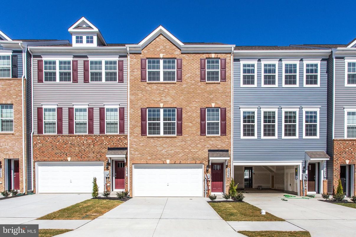 Attached, Exterior, Facade, Brick Facade, Rowhouse