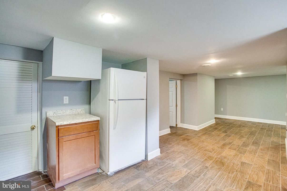 Interior, Kitchen, Recessed Lighting, Wood Texture Flooring