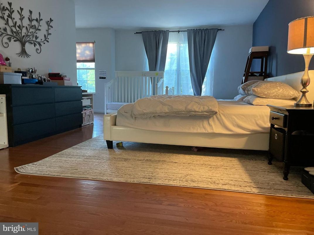 Bedroom, Interior, Water, Wood Texture Flooring