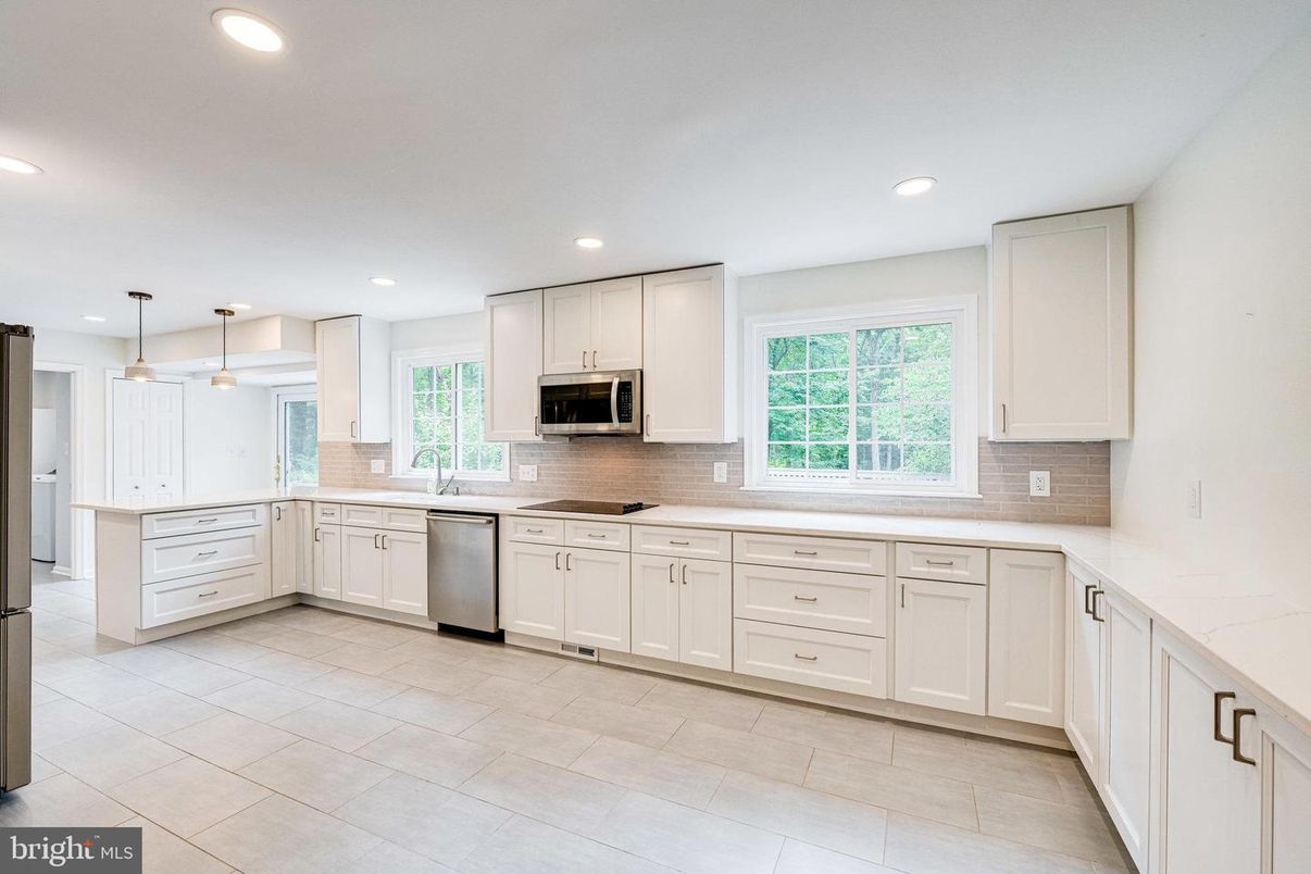 Interior, Kitchen, Pendant Lights, Recessed Lighting, Stainless Steel Appliances