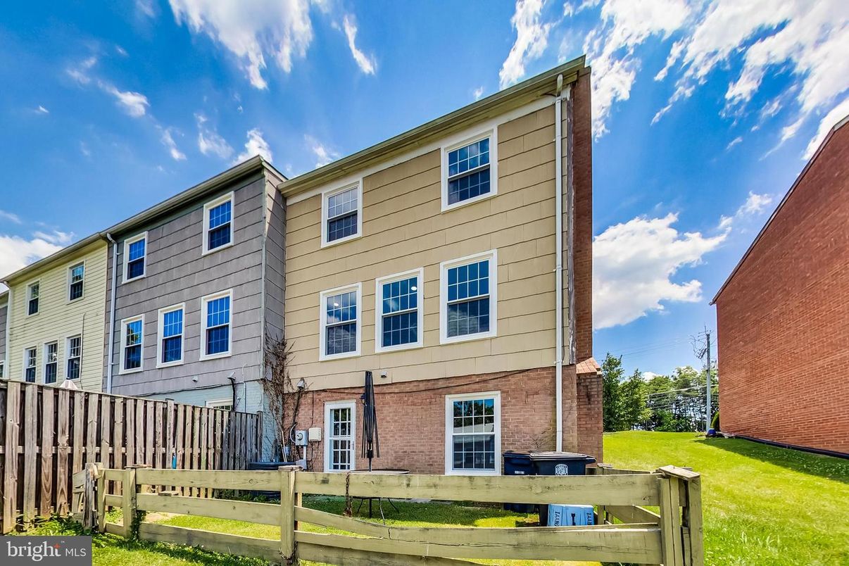 Exterior, Facade, Brick Facade, Rowhouse