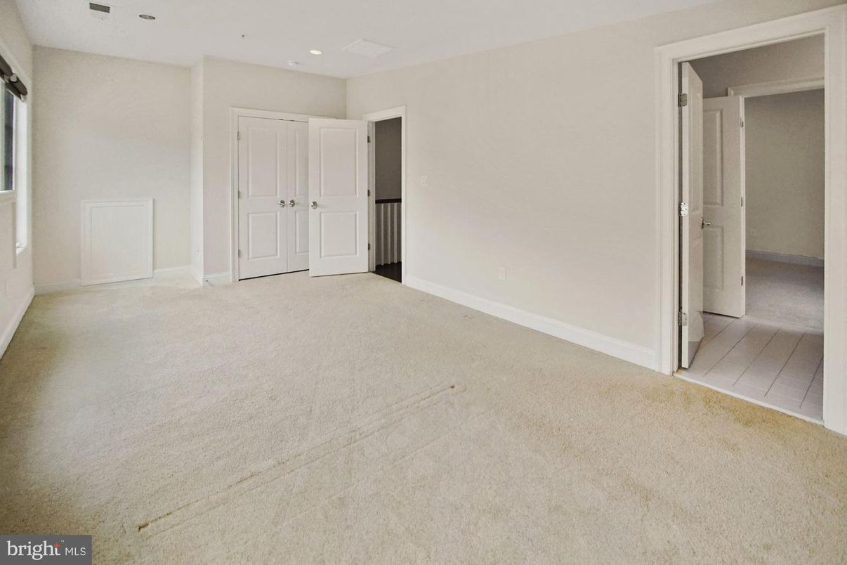 Empty room, Interior, Recessed Lighting