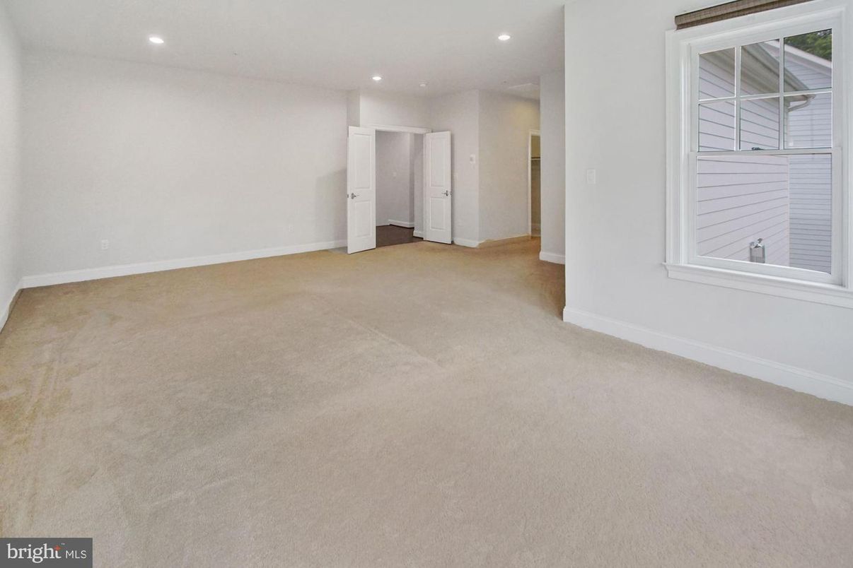 Empty room, Interior, Recessed Lighting
