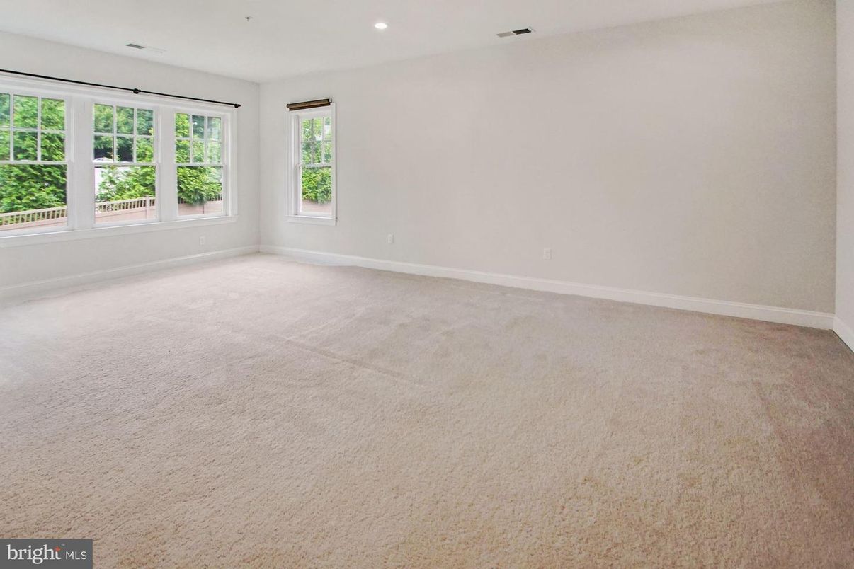 Empty room, Interior, Recessed Lighting