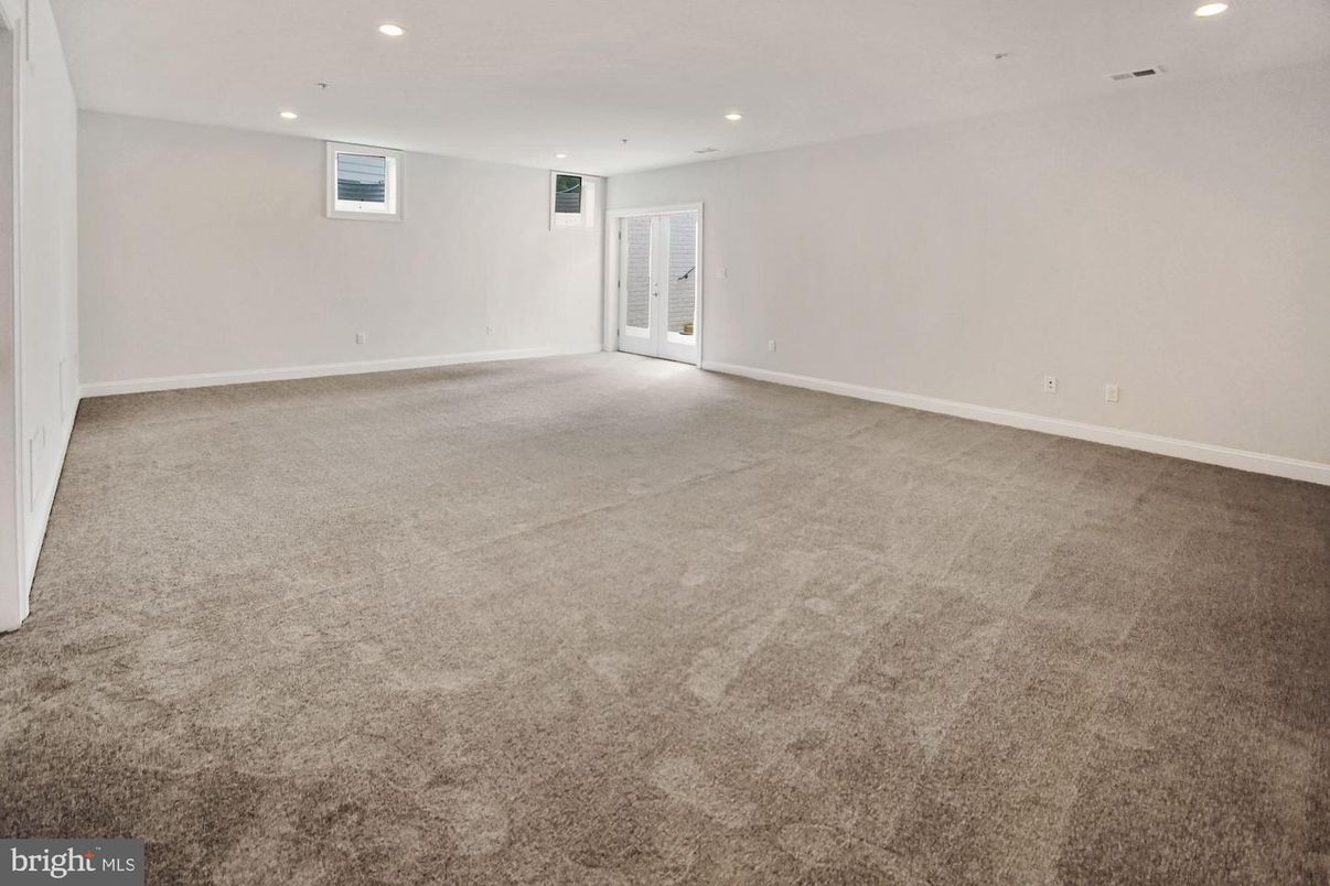 Empty room, Interior, Recessed Lighting