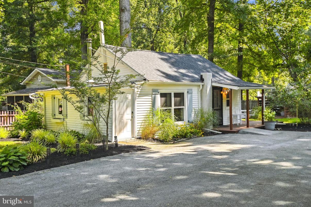 Exterior, Facade, Cape Cod