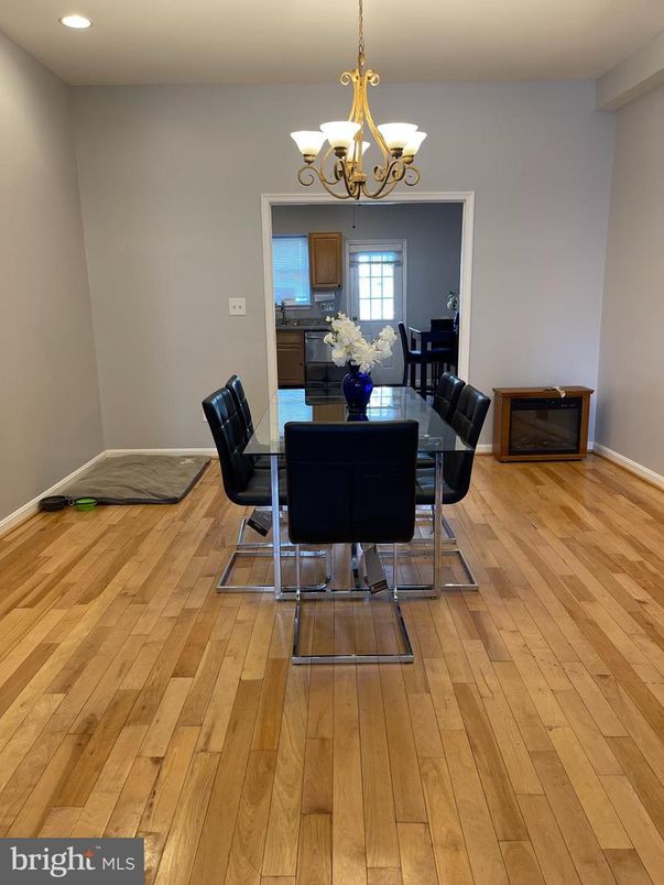 Chandelier, Dining room, Interior, Recessed Lighting, Wood Texture Flooring
