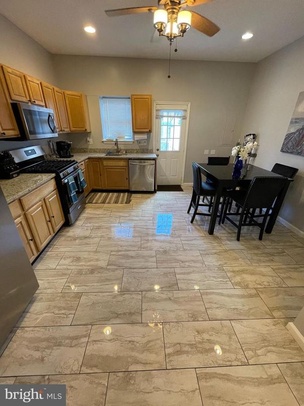 Dining room, Interior, Kitchen, Recessed Lighting, Stainless Steel Appliances