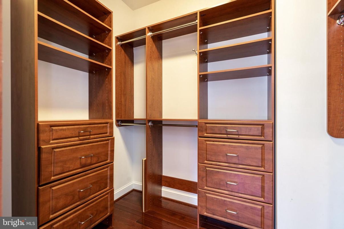 Interior, Walk-in Closets, Wood Texture Flooring