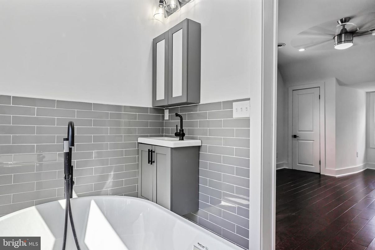 Bathroom, Interior, Recessed Lighting, Wood Texture Flooring
