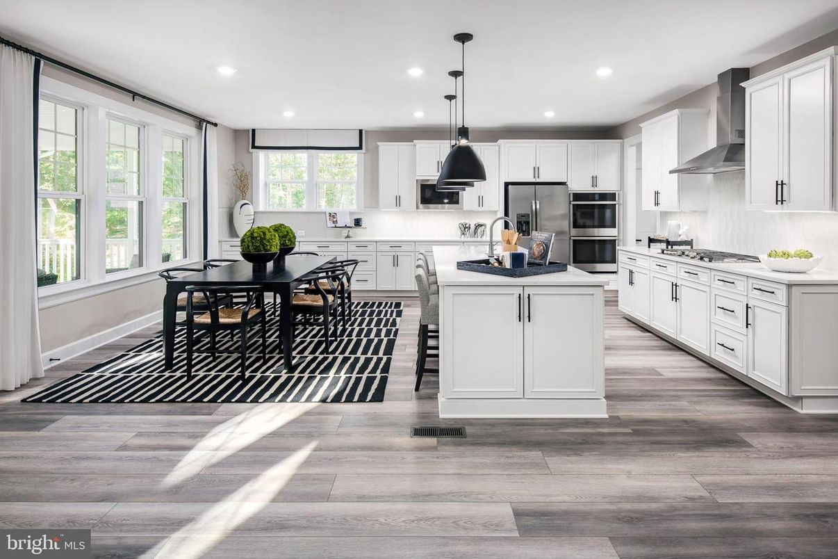 Dining room, Interior, Kitchen, Pendant Lights, Recessed Lighting, Stainless Steel Appliances, Wood Texture Flooring
