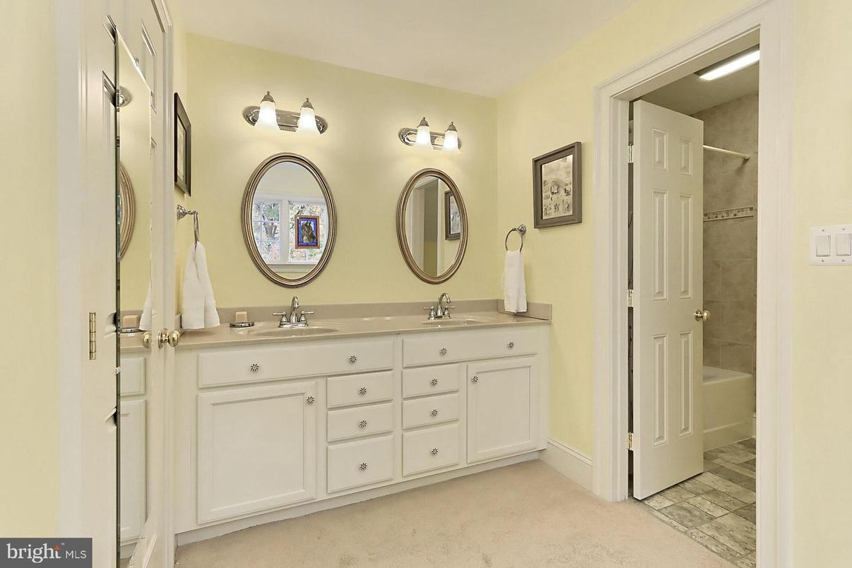 Bathroom, Dual Sink Vanities, Interior