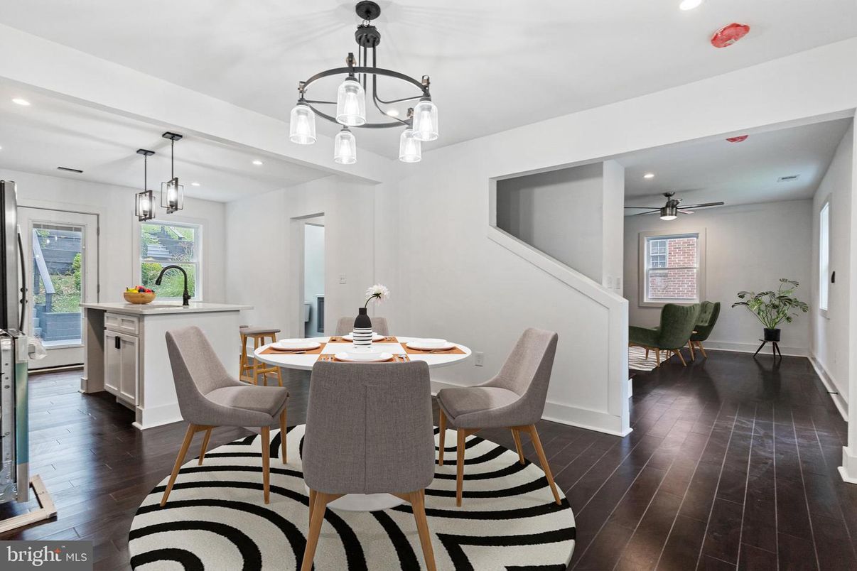 Dining room, Interior, Kitchen, Pendant Lights, Recessed Lighting, Wood Texture Flooring