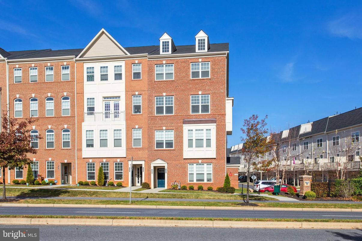Exterior, Facade, Brick Facade, Rowhouse