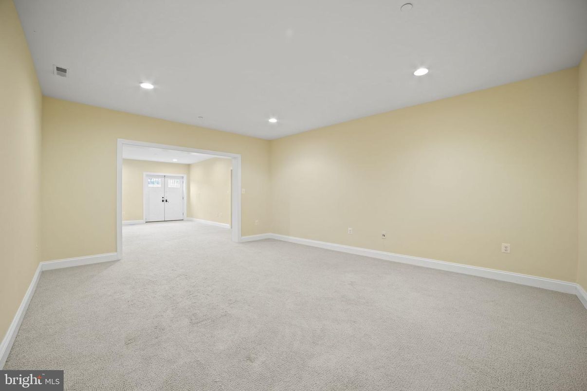 Empty room, Interior, Recessed Lighting