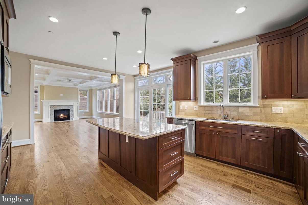Fireplace, Interior, Kitchen, Pendant Lights, Recessed Lighting, Wood Texture Flooring