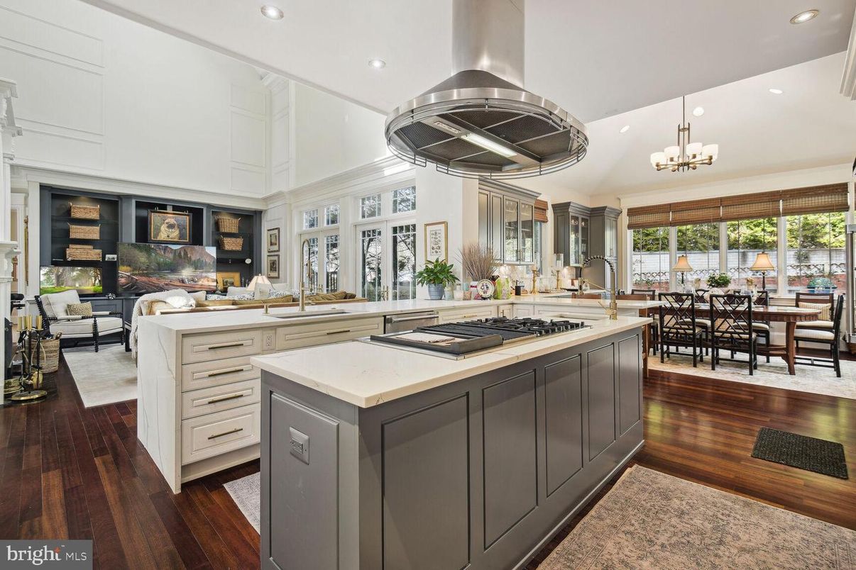 Chandelier, Dining room, Interior, Kitchen, Living room, Recessed Lighting, Wood Texture Flooring