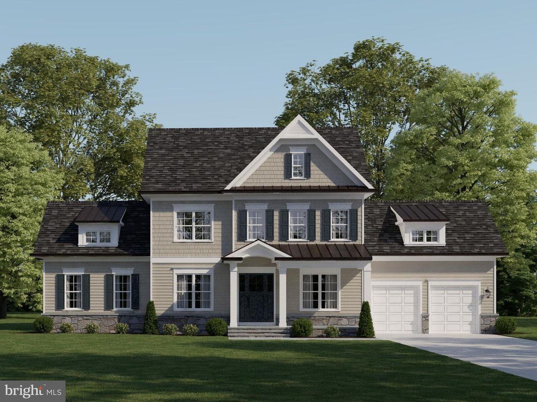 Attached, Exterior, Facade, Farmhouse