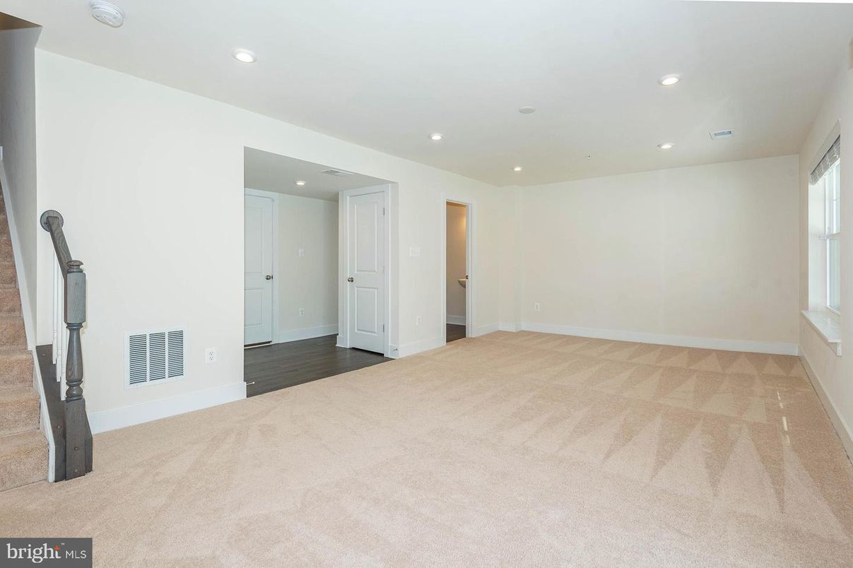 Empty room, Interior, Recessed Lighting
