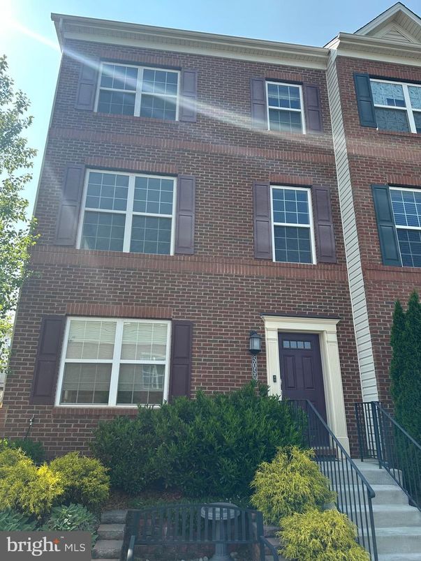 Exterior, Facade, Brick Facade, Rowhouse
