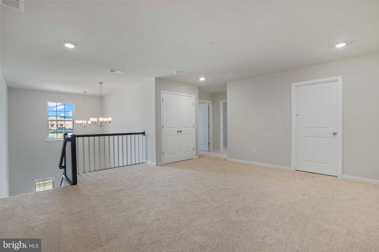 Chandelier, Empty room, Interior, Recessed Lighting